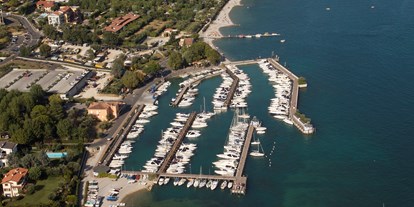 Yachthafen - Badestrand - Gardasee - Verona - LIKE US ON FACEBOOK : https://www.facebook.com/pages/Moniga-Porto-Nautica-Srl/284563818253700

 - Moniga Porto Nautica srl