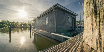 Yachthafen - Bewacht - Ostseeküste - Schwimmende Suiten mit Sauna und freistehender Badewanne - Naturhafen Krummin
