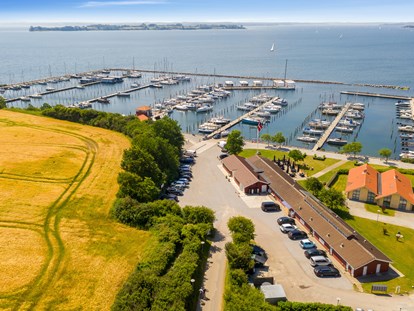 Yachthafen - Trockenliegeplätze - Marina Minde und Restaurant, Blick auf Holnis - Marina Minde 