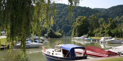 Yachthafen - am Fluss/Kanal - Ostbayern - kleiner Hafen - Aussicht Richtung Donauausfahrt - Boote bis 9 Meter - Hafen Obernzell