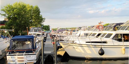 Yachthafen - am Fluss/Kanal - Marina am Tiefen See
