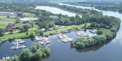 Yachthafen - am Fluss/Kanal - Flusslandschaft Elbe - Liegeplatzplan - Hafengemeinschaft Moorfleeter Deich