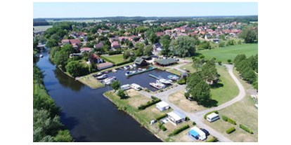 Yachthafen - am Fluss/Kanal - Blick auf Hafen und Campingplatz - Bootshafen Eldena