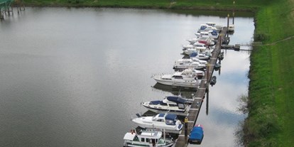 Yachthafen - am Fluss/Kanal - Schnackenburg - Steganlage VSB aus der Vogelperspektive - Verein Schnackenburger Bootsfreunde e.V.