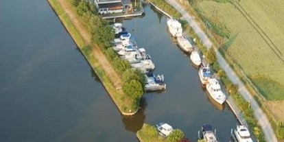 Yachthafen - am Fluss/Kanal - Bildquelle: http://www.ychf.de - Yacht-Club Hoffmannstadt Fallersleben e.V.