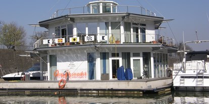 Yachthafen - am Fluss/Kanal - Ruhrgebiet - Haus des Hafenmeisters, Check - In - Marina Düsseldorf
