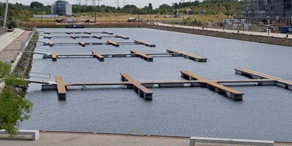 Yachthafen - am Fluss/Kanal - Deutschland - Aufbau der Steganlagen, August 2018 - Stölting Marina