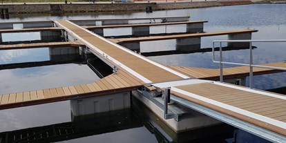 Yachthafen - am Fluss/Kanal - Gelsenkirchen - Aufbau der Steganlagen, August 2018 - Stölting Marina