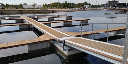 Yachthafen - Toiletten - Gelsenkirchen - Aufbau der Steganlagen, August 2018 - Stölting Marina