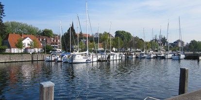 Yachthafen - Duschen - Eckernförde - Blick voin der gegenüberliegende Pier der Fischkutter - YSE Hafen Eckernförde