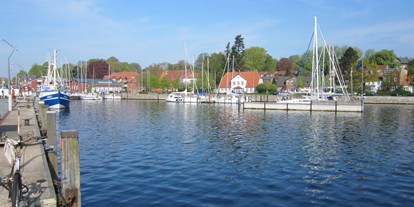 Yachthafen - allgemeine Werkstatt - Ostsee - Gut geschützt liegt der Privathafen von Yachtsport Eckernförde im Eckernförder Stadthafen. - YSE Hafen Eckernförde