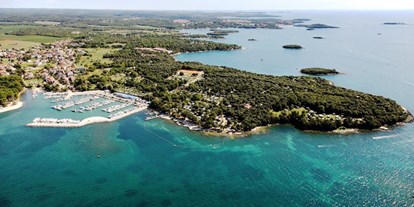Yachthafen - Duschen - Kroatien - Beschreibungstext für das Bild - Marina Funtana
