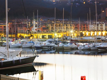 Yachthafen - Badestrand - Aussicht vom Hügel - Porto San Rocco Marina Resort S.r.l.