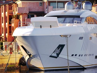 Yachthafen - Wäschetrockner - Adria - Liegeplätze für Maxi Yachts bis 60 m L.ü.a. - Porto San Rocco Marina Resort S.r.l.