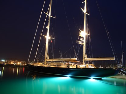Yachthafen - Wäschetrockner - Adria - Liegeplätze für Maxi Yachts bis 60 m L.ü.a. - Porto San Rocco Marina Resort S.r.l.