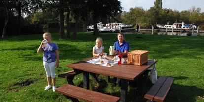 Yachthafen - Duschen - Niederlande - Westeinderplassen area, 10 free islands for sleepover and picknicks (48 hours) - Kempers Watersport