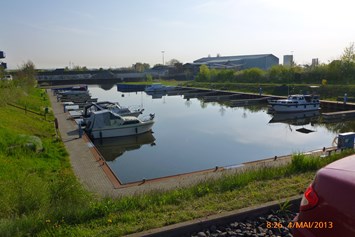 Marina: Sportboothafen-Haldensleben, Hafenansicht zum Mittellandkanal - Sportboothafen Haldensleben