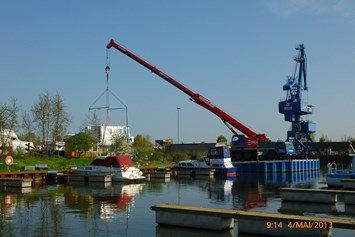 Marina: Sportboothafen-Haldensleben, Kranen im Hafen - Sportboothafen Haldensleben