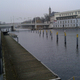 Marina: Blick auf die Jahrtausendbrücke - Wasserwanderrastplatz am Packhofufer/Werft