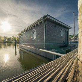 Marina: Schwimmende Suiten mit Sauna und freistehender Badewanne - Naturhafen Krummin