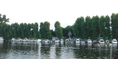 Yachthafen - am Fluss/Kanal - Bildquelle: www.hbc-hanau.de - Hanauer Boots-Club e.V.