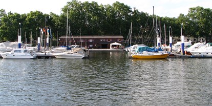 Yachthafen - am Fluss/Kanal - Rheinhessen - Das Bootshaus - Wiesbadener Yachtclub