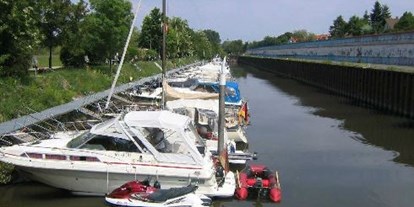 Yachthafen - am Fluss/Kanal - Quelle: www.ycu-raunheim.de - Yachtclub Untermain e.V. im ADAC