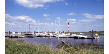 Yachthafen - am Fluss/Kanal - Deutschland - Bildquelle: http://www.otterndorf.de - Seglerhafen Otterndorf