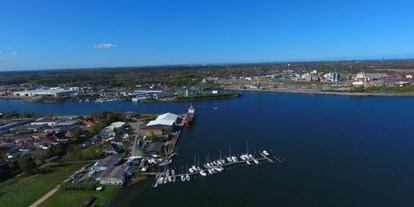 Yachthafen - Frischwasseranschluss - Ostseeküste - Luftbild der WERFT GRELL - Werft Grell