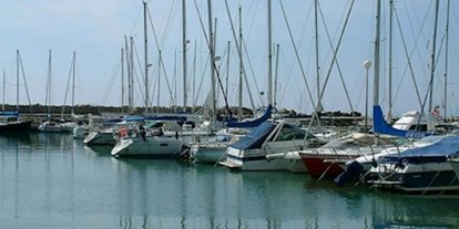 Yachthafen - Frischwasseranschluss - Costa del Sol - (c) http://www.clubelcandado.com/ - Puerto Deportivo El Candado