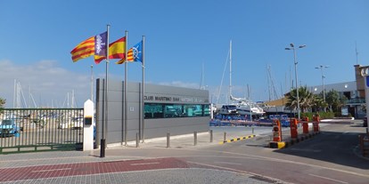 Yachthafen - Wäschetrockner - Spanien - (c) http://www.panoramio.com/ - Club Marítimo San Antonio de la Playa