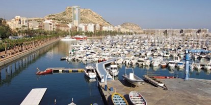 Yachthafen - Slipanlage - Alicante - (c) http://www.rcra.es/ - Real Club de Regatas de Alicante