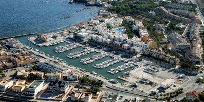 Yachthafen - Stromanschluss - Spanien - (c) http://www.fondear.com/ - Puerto de Cabo de Palos