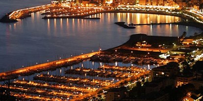 Yachthafen - am Meer - Frankreich - Quelle: http://www.portdementongaravan.fr/ - Menton Garavan