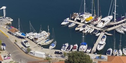 Yachthafen - Tanken Benzin - Split - Süd - Bildquelle: http://www.aci.hr/de/marinas/aci-marina-vrboska - ACI Marina Vrboska