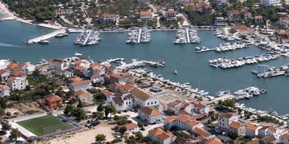 Yachthafen - Duschen - Zadar - Šibenik - (c): http://www.aci.hr/de/marinas/aci-marina-jezera - ACI Marina Jezera