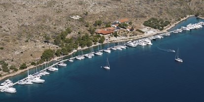 Yachthafen - Duschen - Zadar - Šibenik - Homepage http://www.aci.hr/de/marinas/aci-marina-zut - ACI Marina Zut