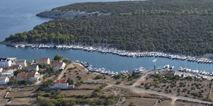 Yachthafen - Slipanlage - Kroatien - (c): http://www.aci.hr/de/marinas/aci-marina-simuni - ACI Marina Simuni