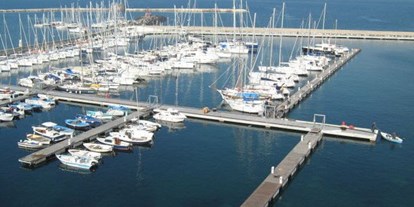 Yachthafen - Duschen - Ischia - Homepage www.marinadiprocida.eu - Marina di Procida