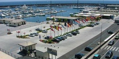 Yachthafen - Stromanschluss - Sizilien - Bildquelle: http://www.portodelletna.com - Marina di Riposto Porto dell'Etna S.p.A.