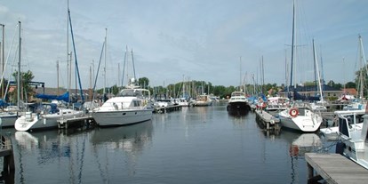 Yachthafen - Frischwasseranschluss - Friesland - Homepage www.lemsterpoort.nl - Jachthaven De Lemsterpoort