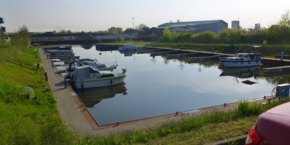 Yachthafen - Hunde erlaubt - Deutschland - Sportboothafen-Haldensleben, Hafenansicht zum Mittellandkanal - Sportboothafen Haldensleben