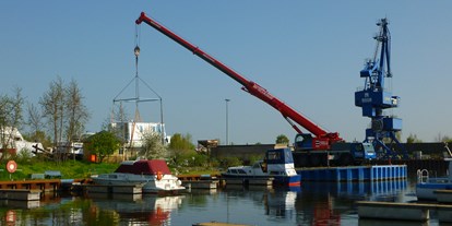 Yachthafen - Abwasseranschluss - Haldensleben - Sportboothafen-Haldensleben, Kranen im Hafen - Sportboothafen Haldensleben