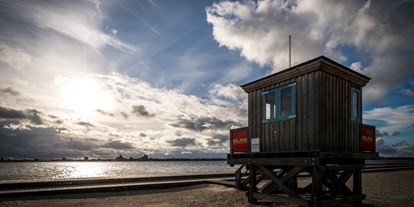 Yachthafen - Toiletten - Bewachter Strand - MARINA ALTEFÄHR