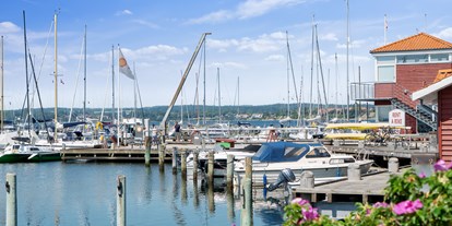 Yachthafen - am Meer - Dänemark - Idyllisches Marina Minde mit Booten und Hafenbüro - Marina Minde 