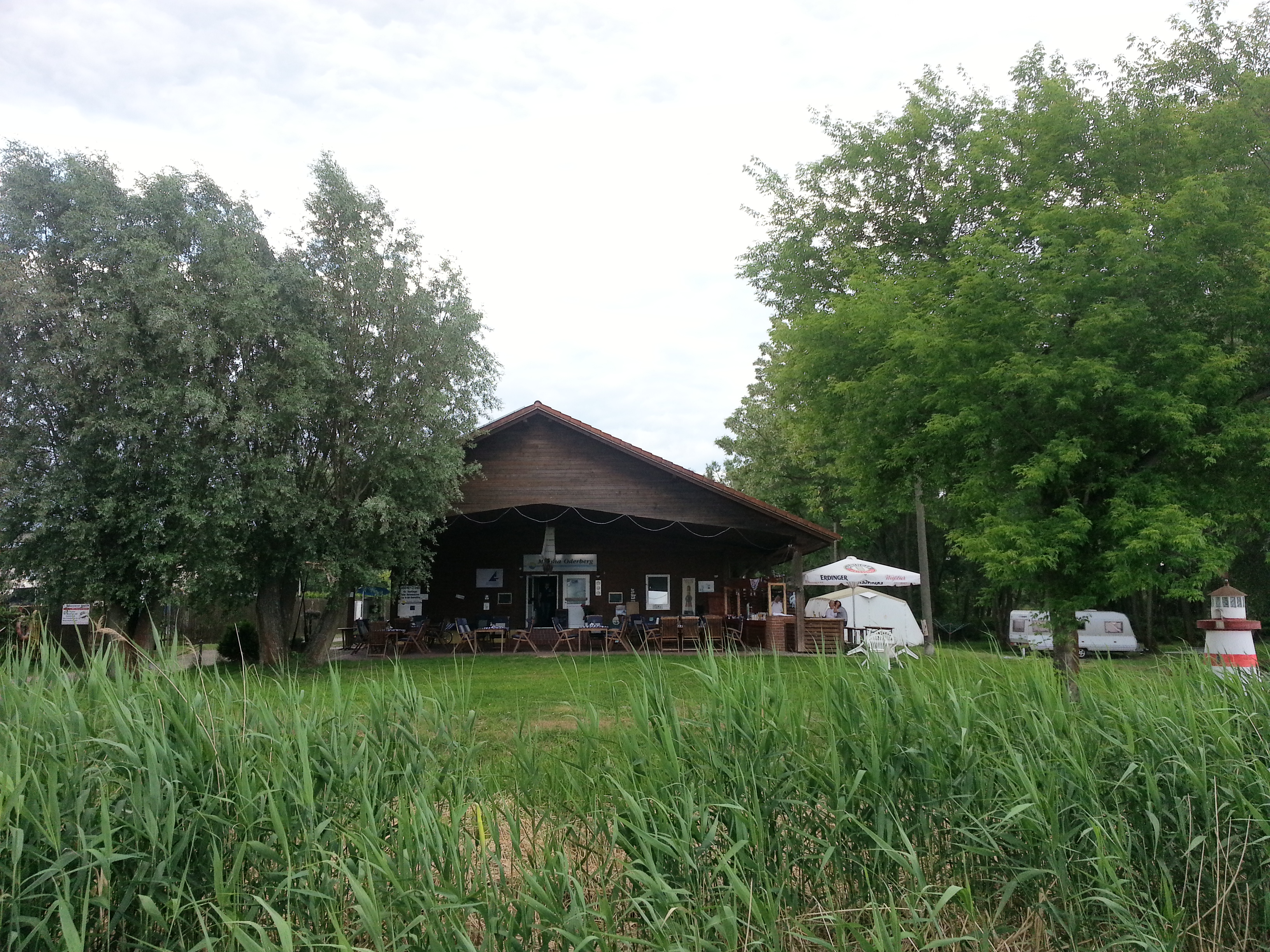 Marina - Blick über die Wiese - Marina Oderberg
