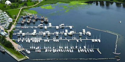 Yachthafen - Stromanschluss - Unsere full-service Marina liegt vis–à–vis der Naturschutzinsel Vilm am Rügischen Bodden  - im-jaich Marina Lauterbach