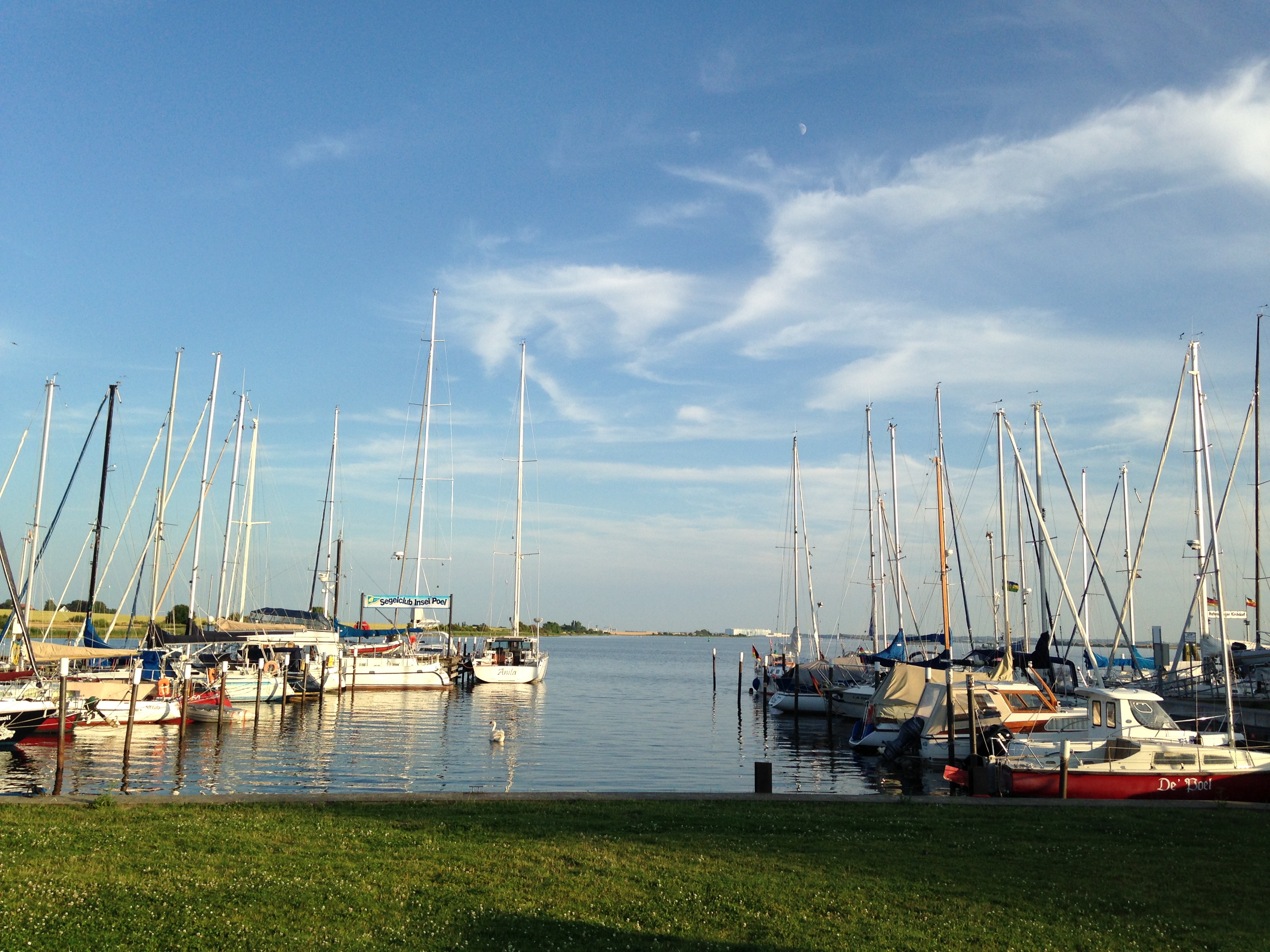 Marina - Segelclub Insel Poel - links Feststeg & rechts Schwimmsteg - Segelclub Insel Poel e.V. - Kirchdorf