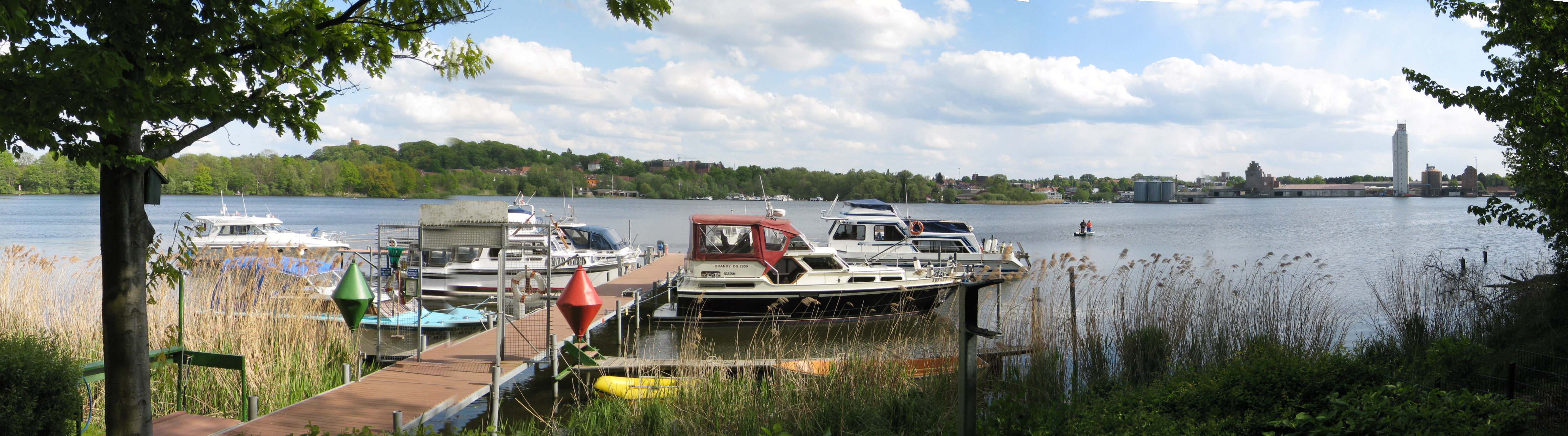 Marina - Blick auf den Zuiegelsee - Möllner Motorboot Club e.V. am Ziegelsee
