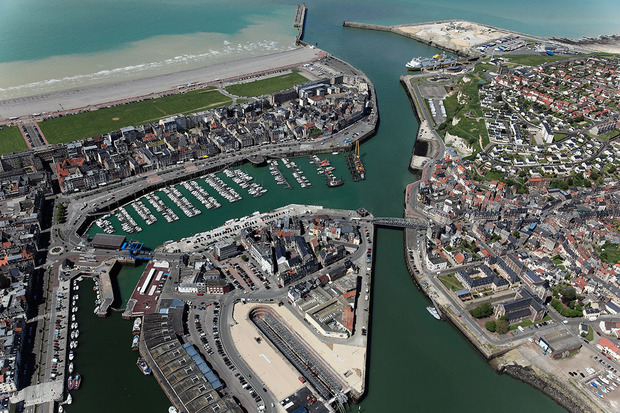 Marina - Quelle: http://nautisme.lefigaro.fr/bloc-marine/fiche-port/informations-port-dieppe---jehan-ango-9300.php - Port de Plaisance Jehan Ango